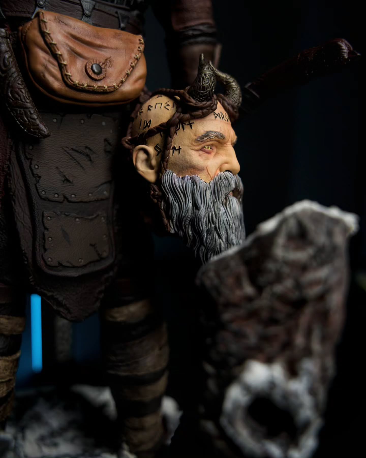 Mondo Kratos Figure