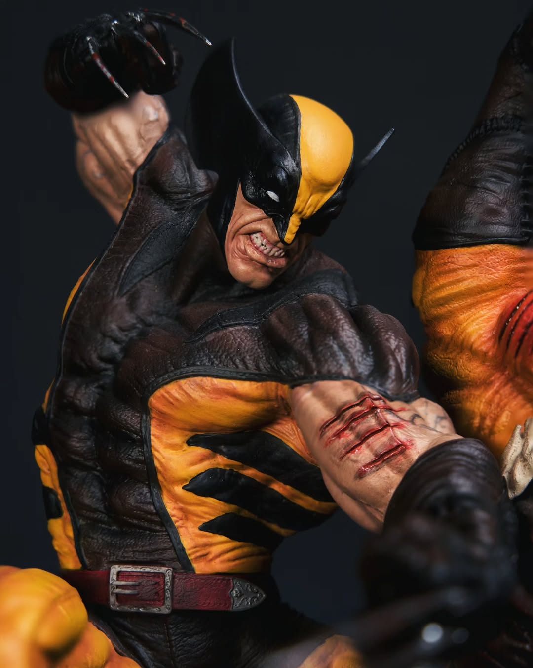Wolverine & Sabretooth Figure