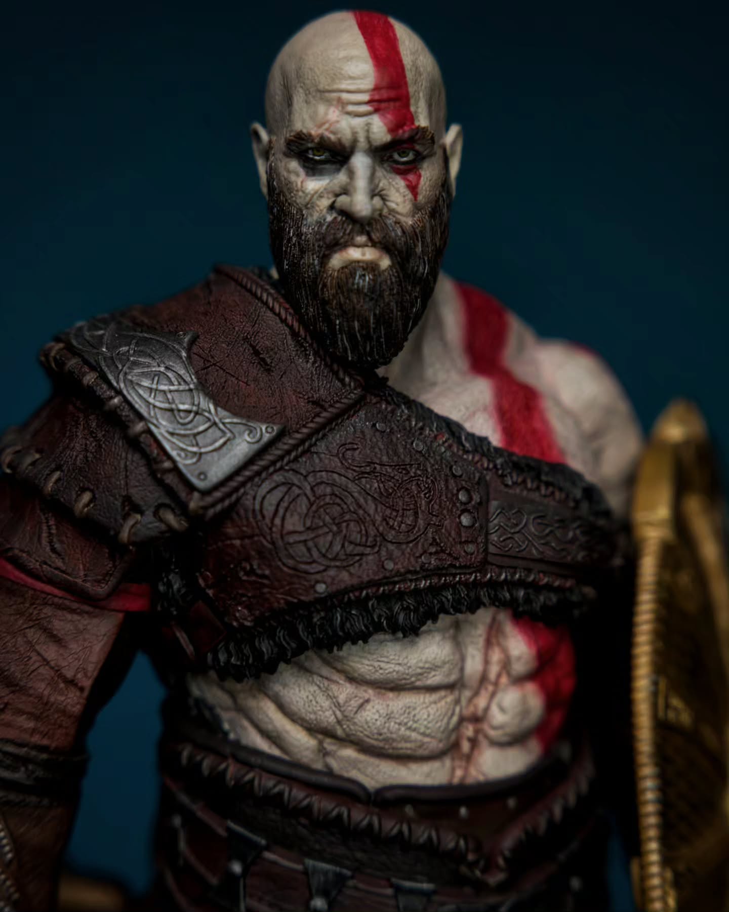 Mondo Kratos Figure