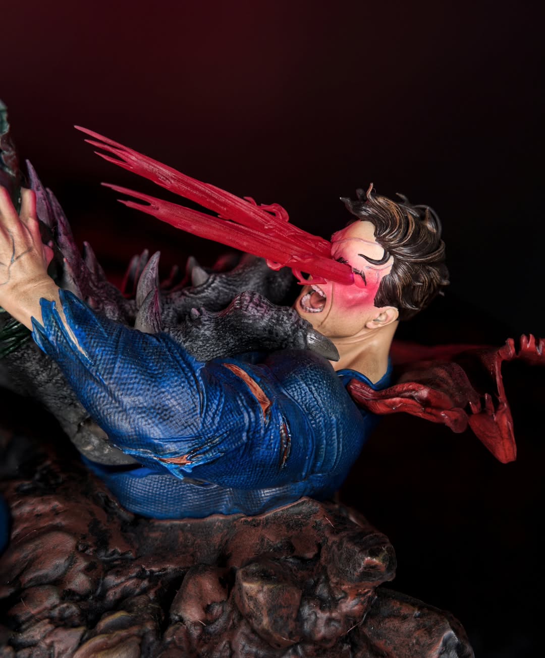 Doomsday vs Superman Figure
